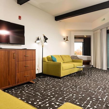 Hotel The Earl In Charlevoix Exterior foto